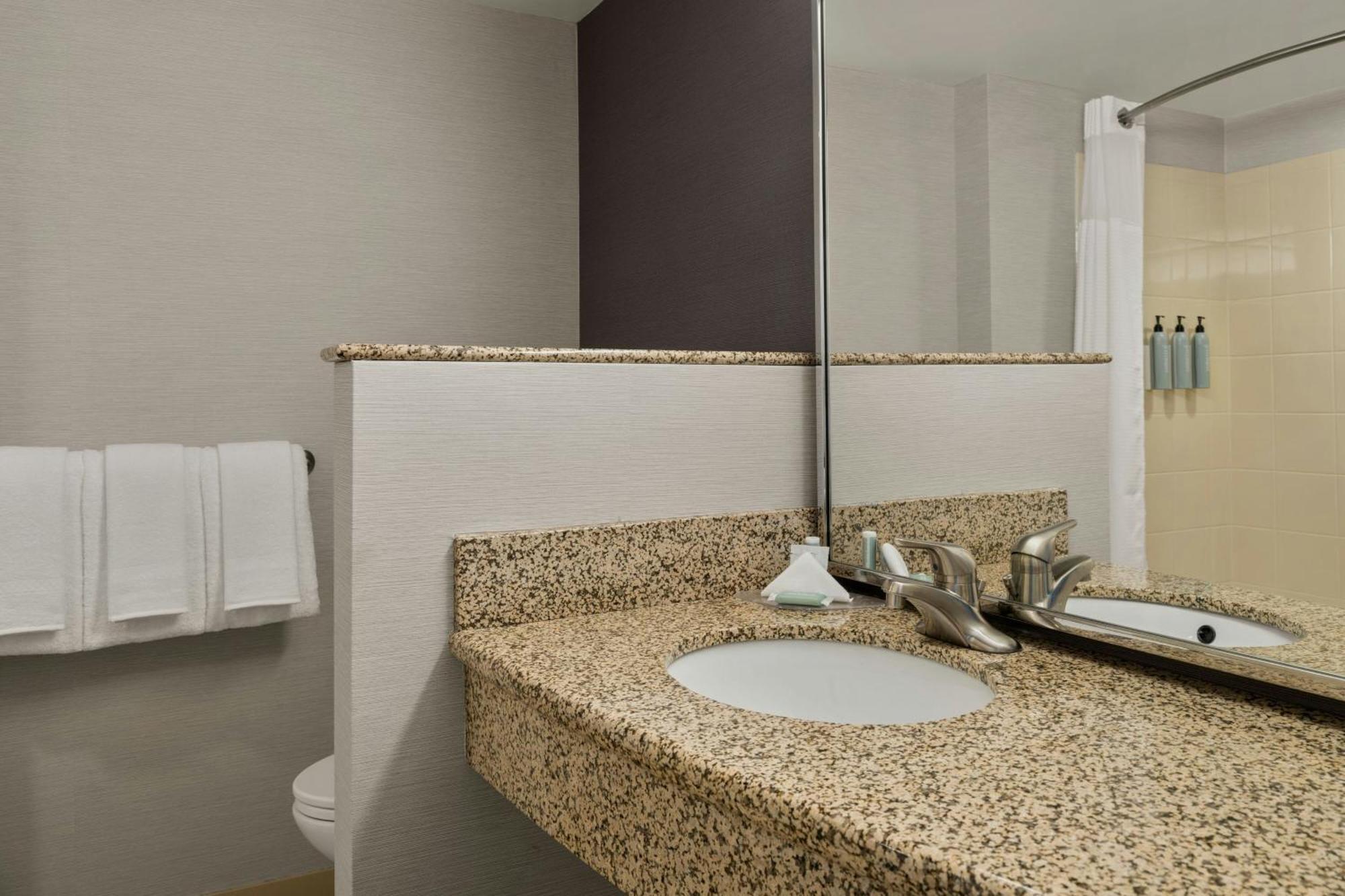 Courtyard By Marriott Halifax Downtown Hotell Exteriör bild